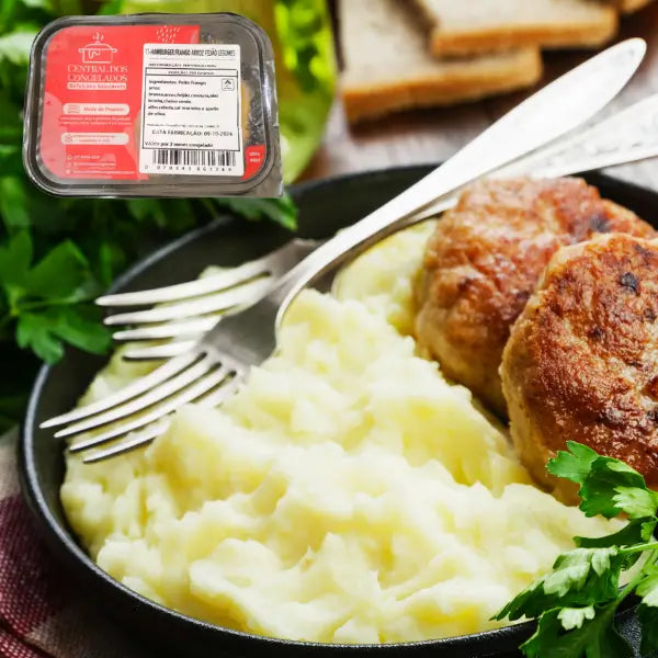 3 - HAMBURGER PARMEGIANA COM PURÊ DE BATATA 300G